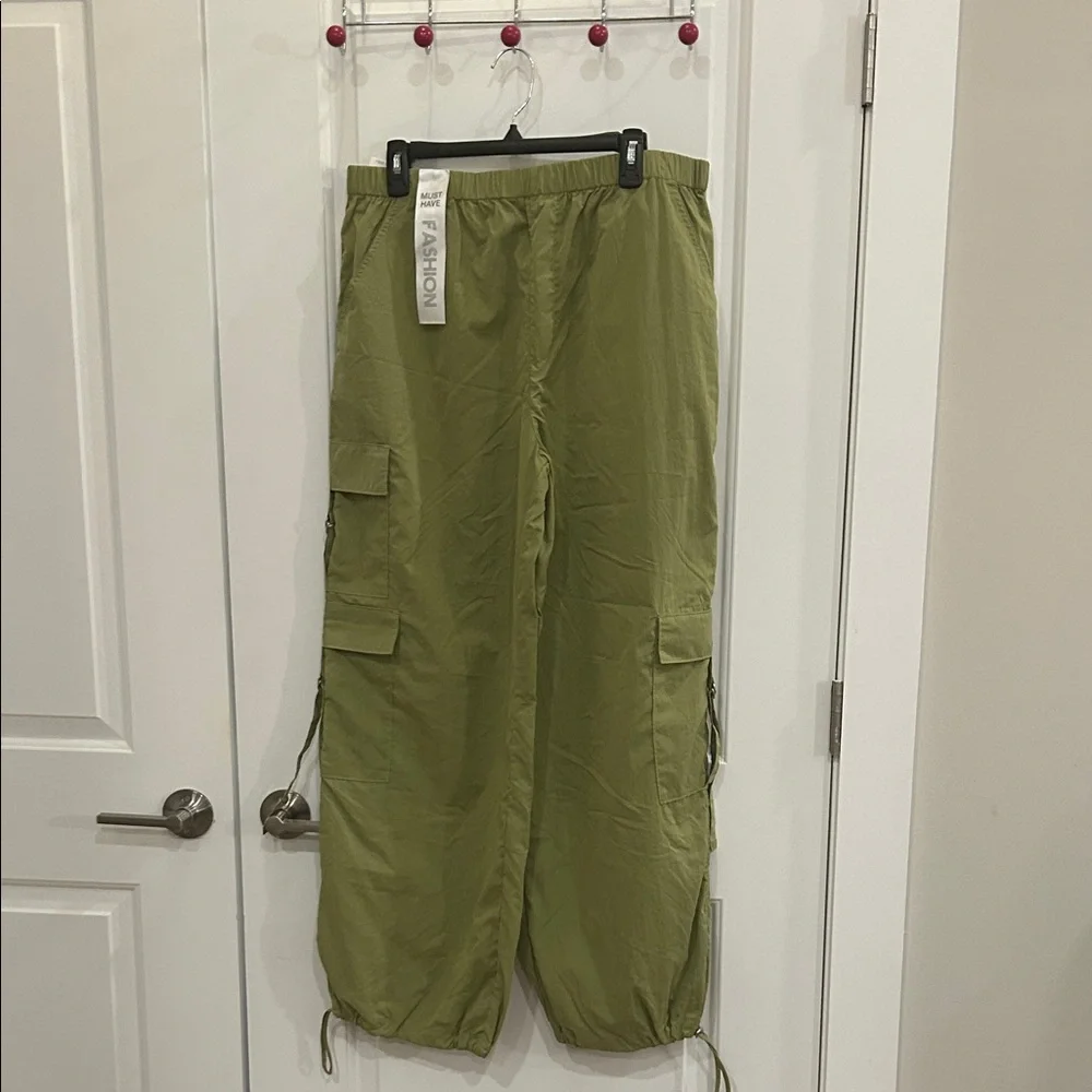 Y2K Green Cargo Utility Parachute Pants - Picture 1 of 5